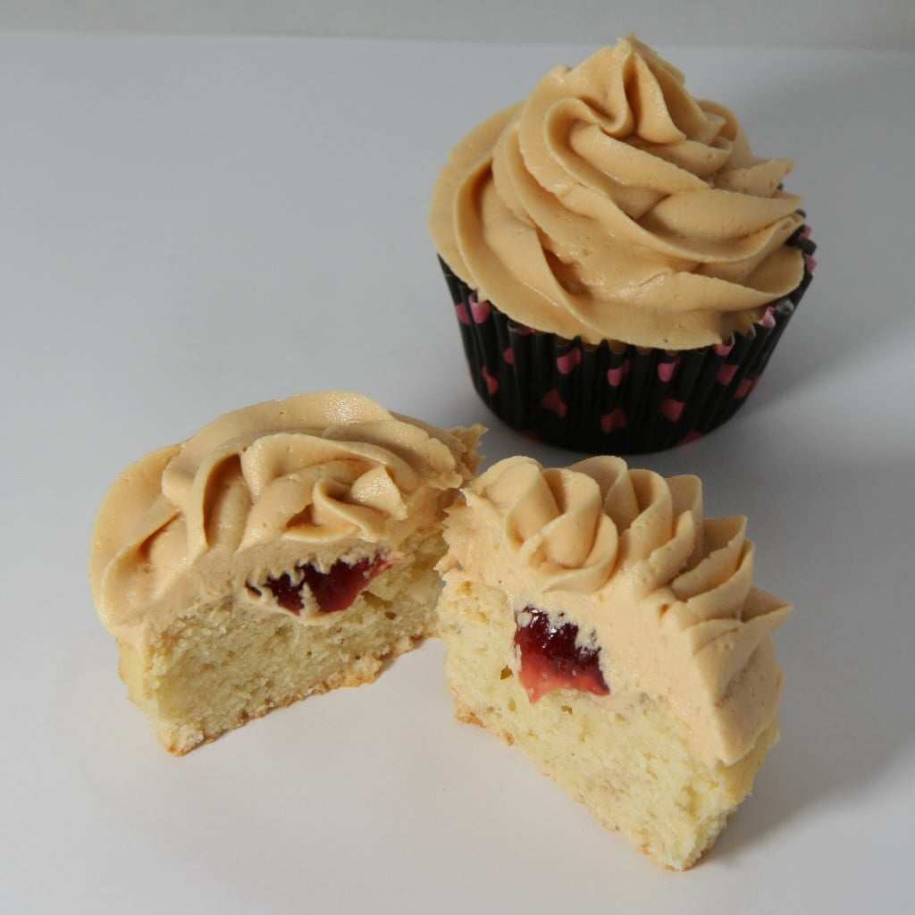 Bananen Cupcake mit Jelly und Peanutbutter Topping