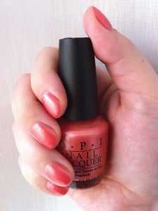 Nagellacke in der neuen Frühlingsfarbe Coral