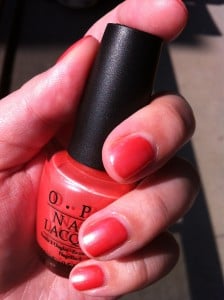 Nagellacke in der neuen Frühlingsfarbe Coral