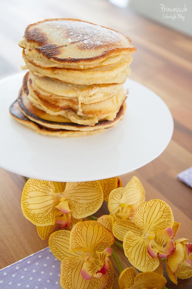 Vanille-Zimt Pancakes mit Apfelkompott