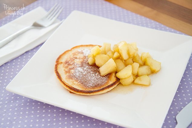 Vanille-Zimt Pancakes mit Apfelkompott