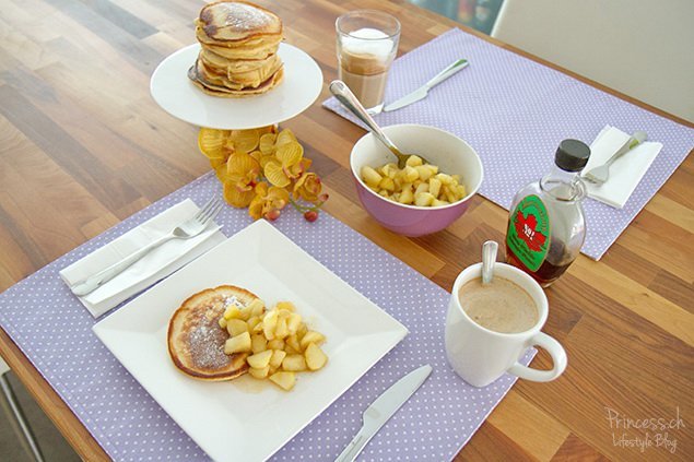 Vanille-Zimt Pancakes mit Apfelkompott