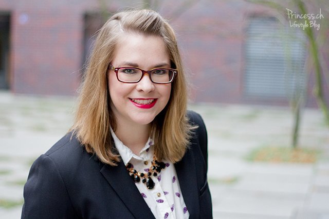 Red Lipstick-Outfit: Business Casual