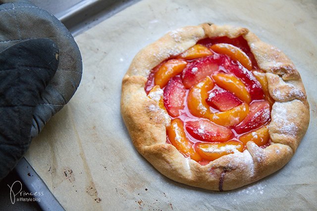 Zwetschgen-Pfirsich-Galette