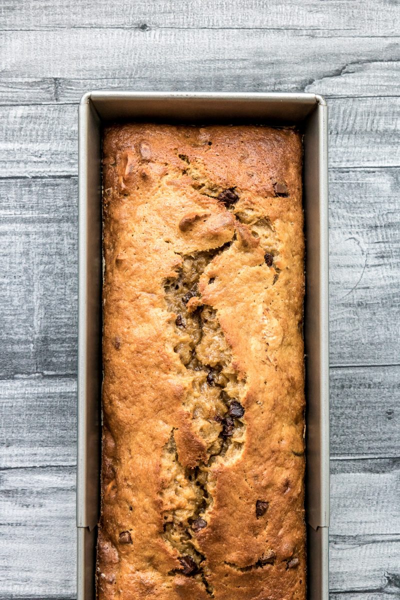 Bananenbrot mit Schokolade und Nüssen