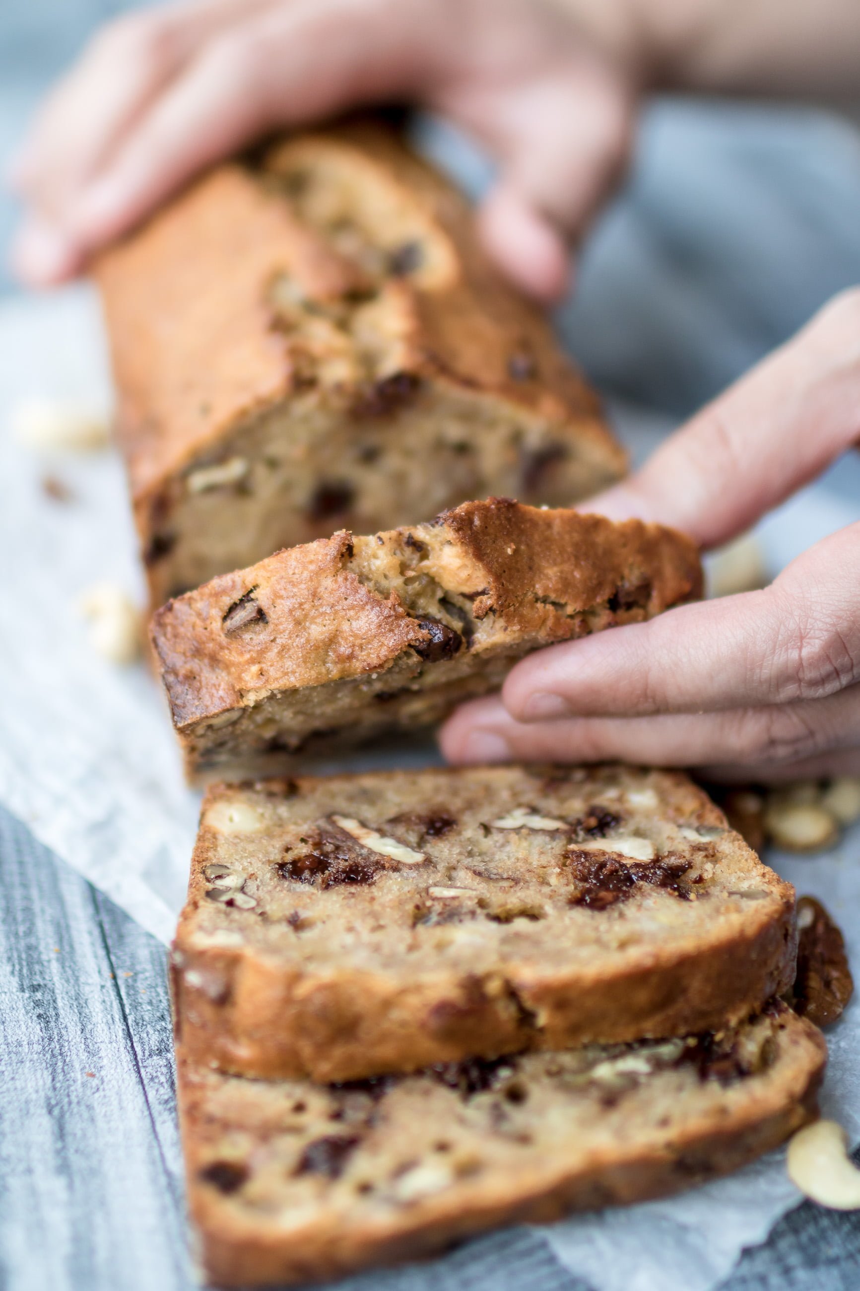 Bananenbrot mit Schokolade und Nüssen