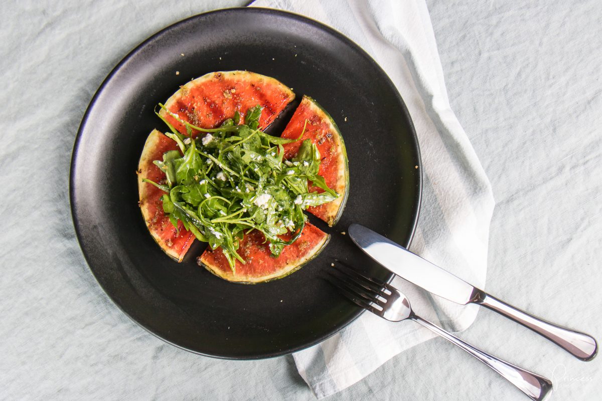 Wassermelone vom Grill mit Feta-Rucola-Salat - super leicht und lecker!