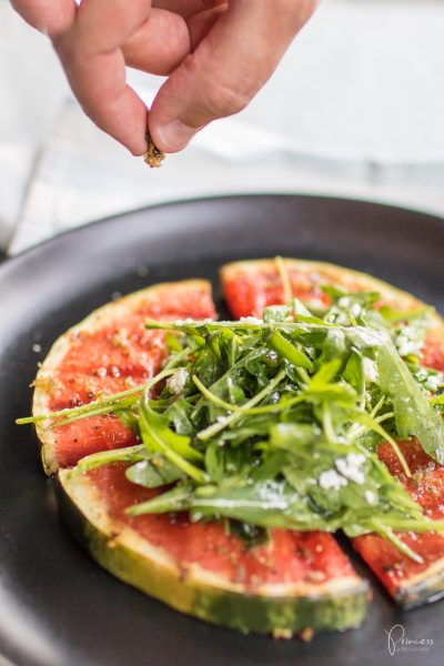 Wassermelone vom Grill mit Feta-Rucola-Salat - super leicht und lecker!