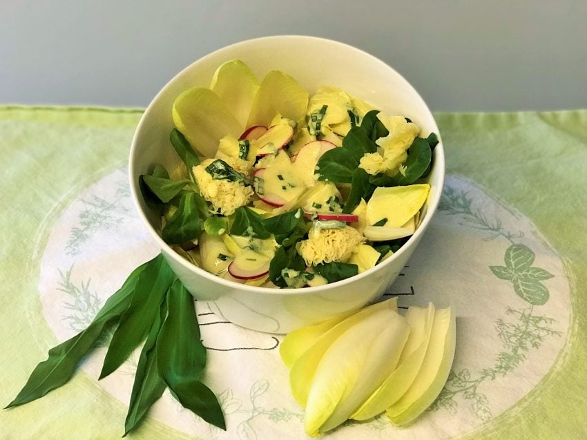 Rhabarber-Galette mit Minz-Pesto