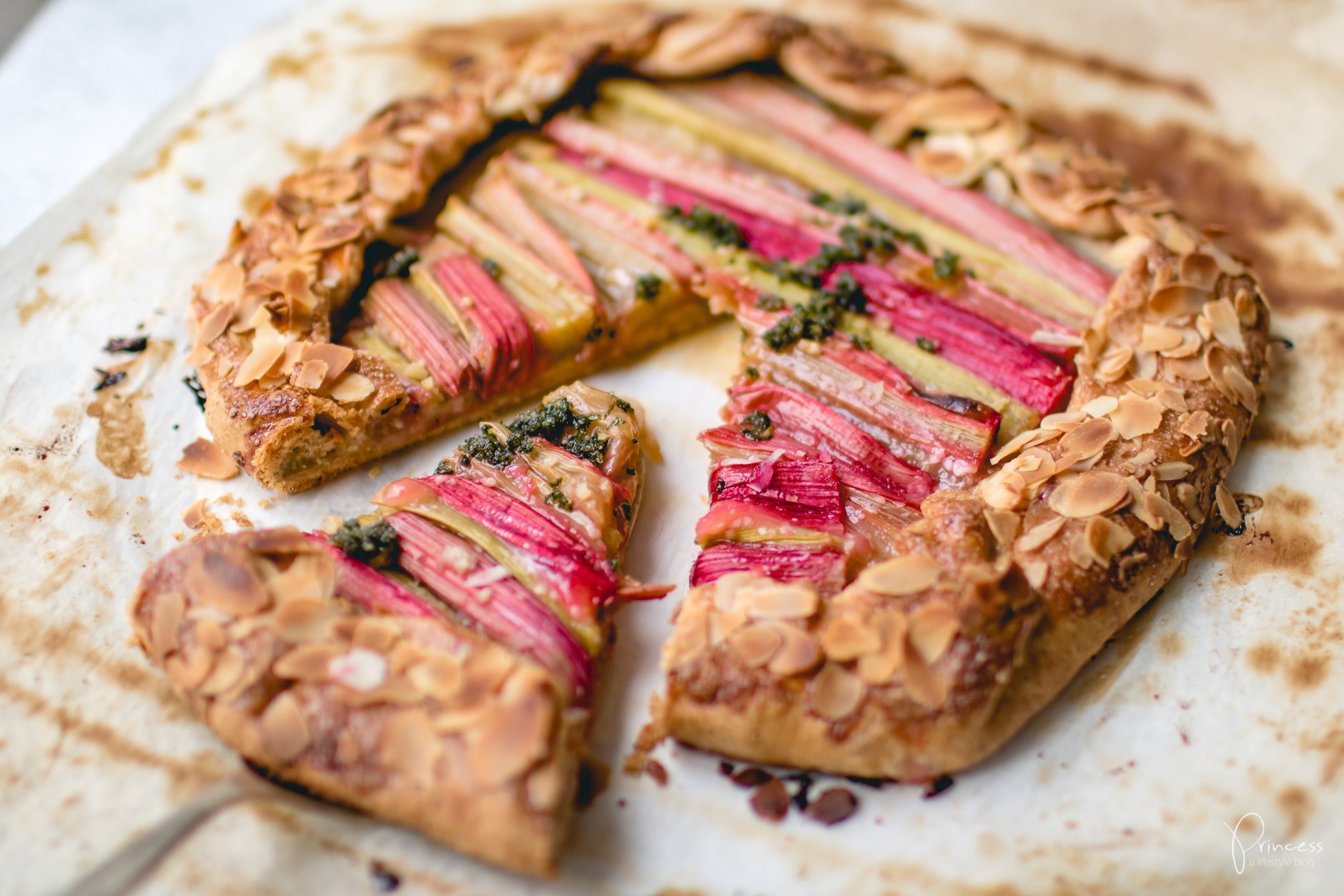 Rhabarber-Galette mit Minz-Pesto - Foodblog Princess.ch