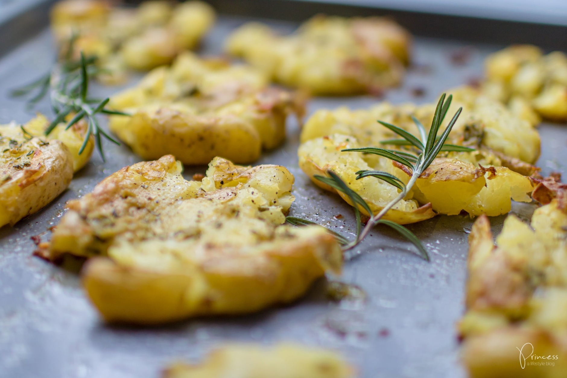 Knusprige Kartoffeln Mit Knoblauch Rosmarin Food Reiseblog