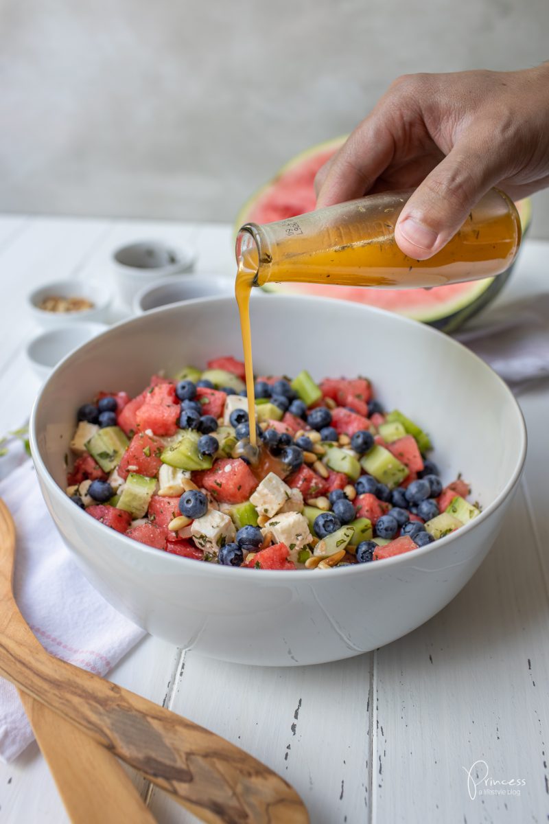 Wassermelonen Feta Salat mit Blaubeeren