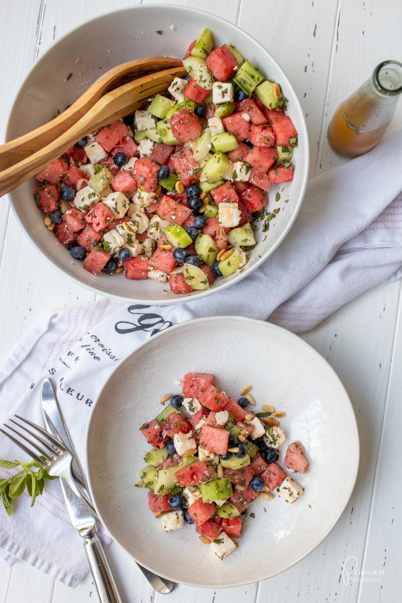 Wassermelonen Feta Salat mit Blaubeeren