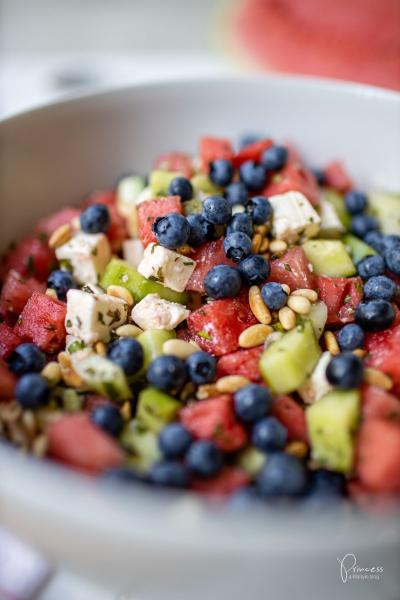 Wassermelonen Feta Salat mit Blaubeeren