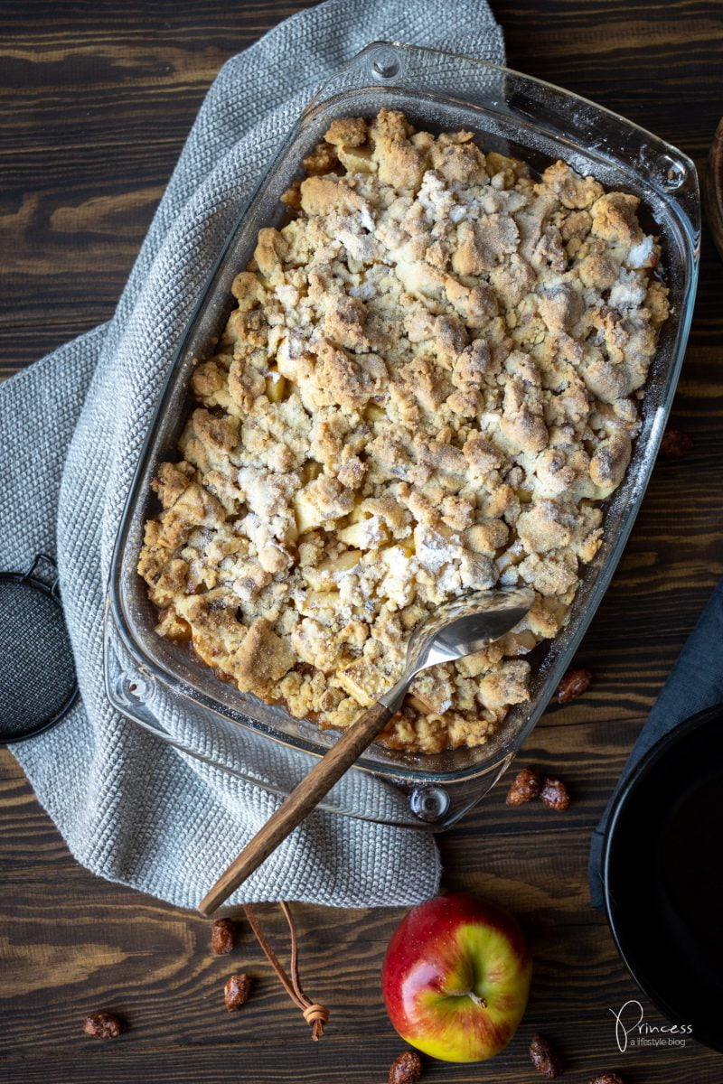 Weihnachts Crumble mit Gebrannte Mandeln Eis