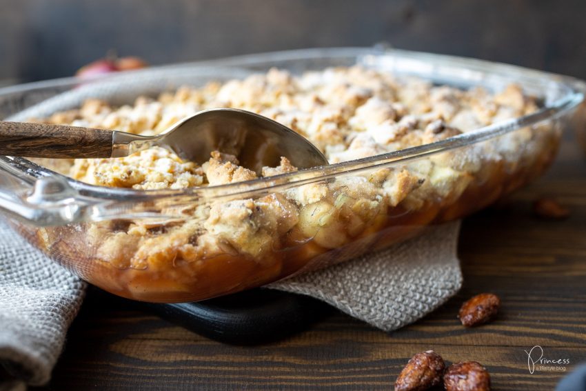 Weihnachts Crumble mit Gebrannte Mandeln Eis