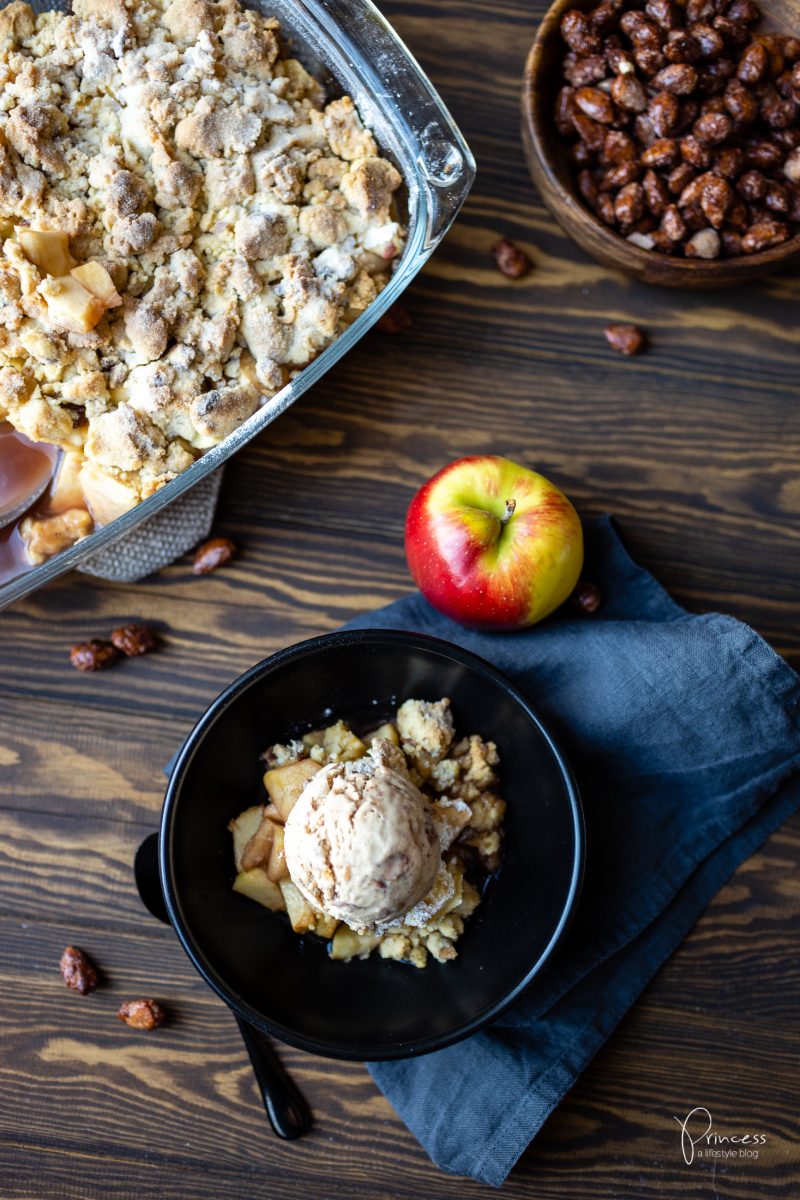 Weihnachts Crumble mit Gebrannte Mandeln Eis